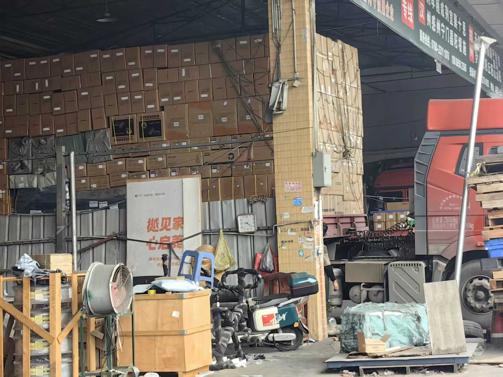昆明到贵阳磷化工桶装货物固定整车运输案例:现场交接